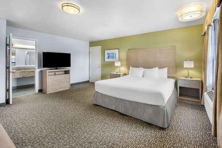 Room 26 of 46