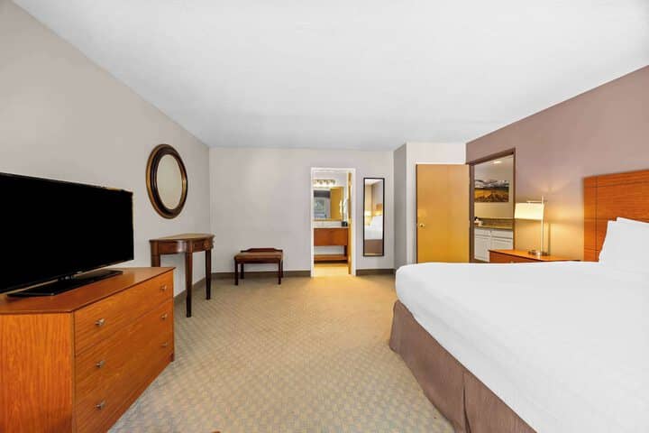 Room 10 of 38