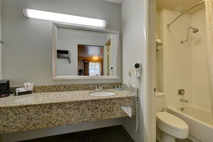 Room 15 of 46