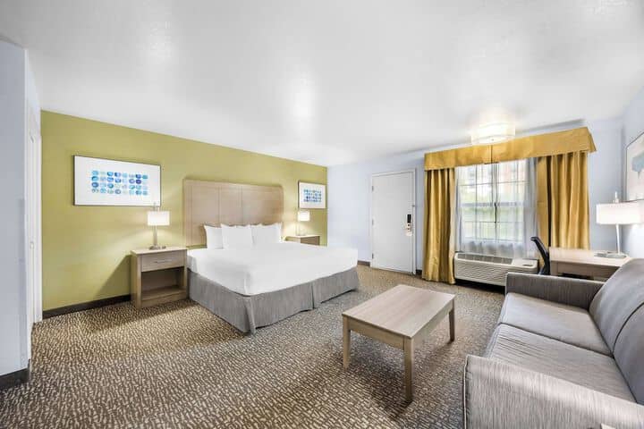 Room 18 of 46