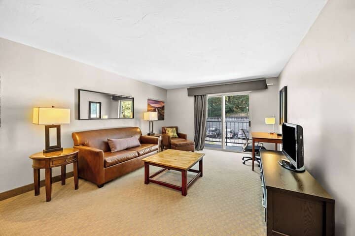 Room 8 of 38