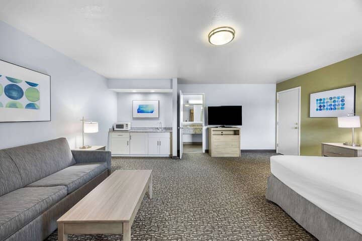 Room 27 of 46