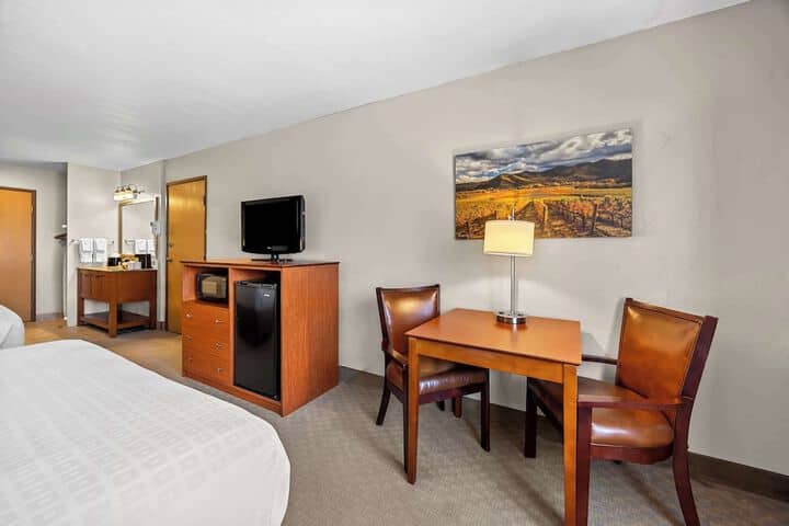 Room 25 of 38