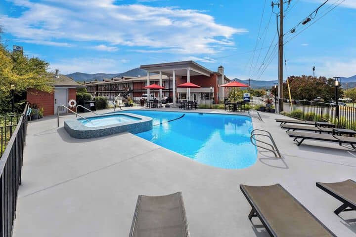 Pool 40 of 46