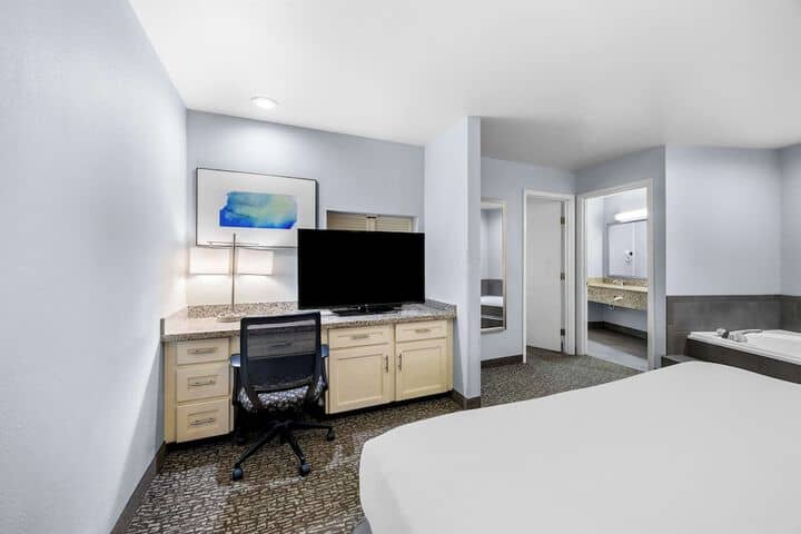 Room 16 of 46