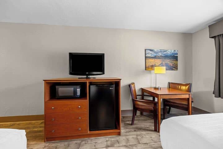 Room 6 of 38