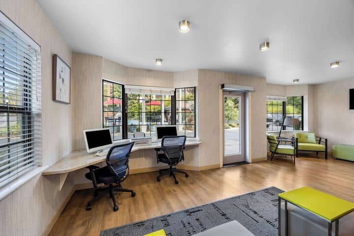 Business Center 45 of 46