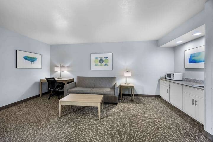 Room 28 of 46