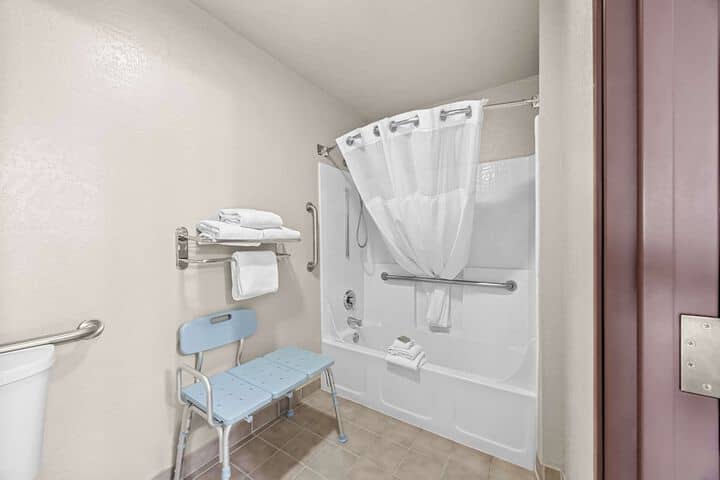 Room 26 of 38